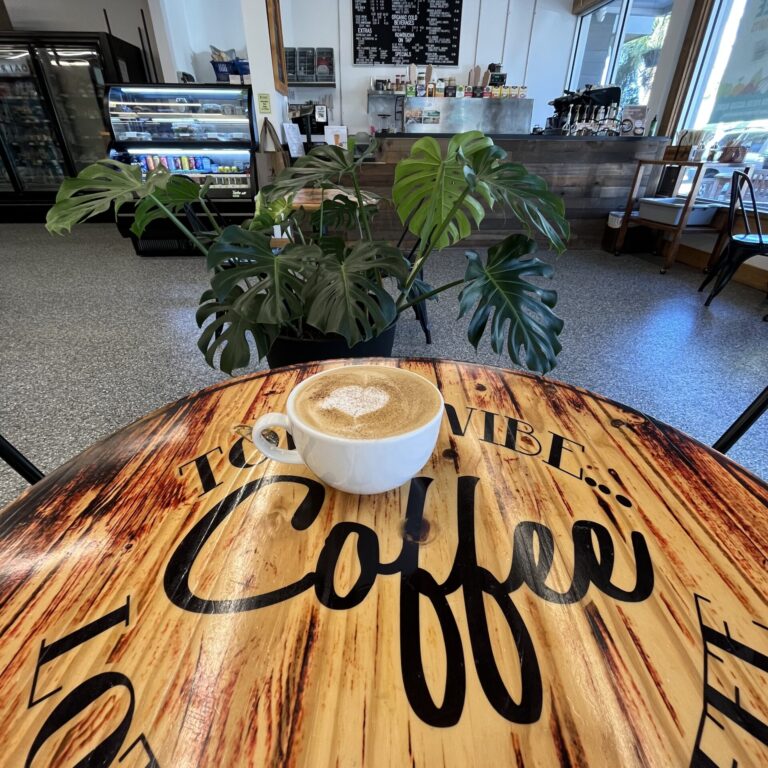 Coffee cup on wood table in Cafe